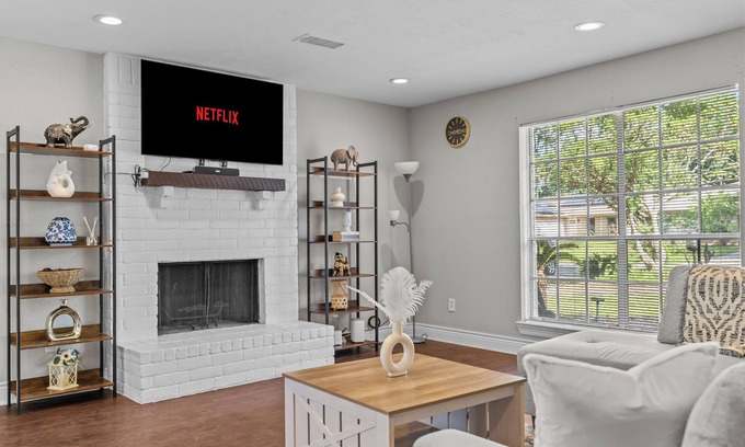 Spring House | Spring Escape - 7 Miles From IAH