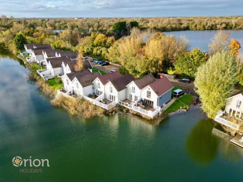 South Cerney House | Spring Lake 52, Eider Lodge - P