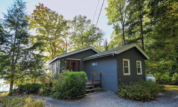 Harrison House | *SPRING SPECIAL* Charming Maine cottage with stunning views over Long Lake!