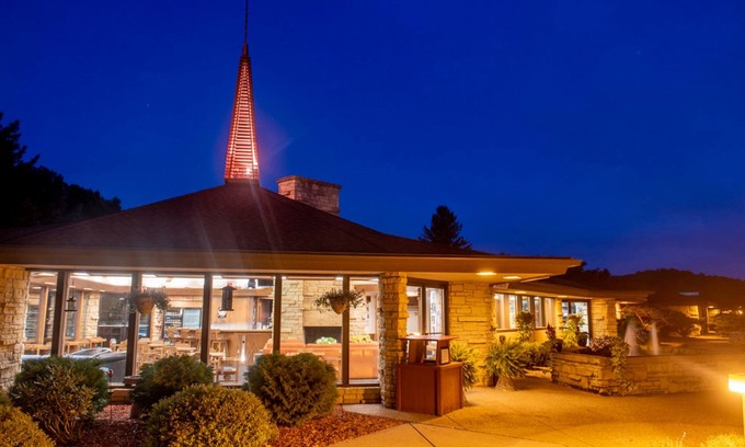 Arena Hotel | Spring Valley Inn
