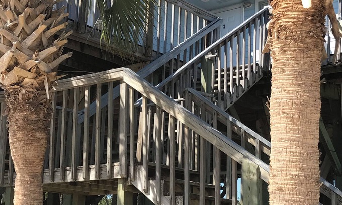 Perry Hotel | Spring Warrior Fish Camp #3 Located on the Gulf of Mexico