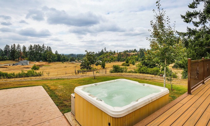 Thurston House | Springfield/Eugene Countryside Home w/Mtn Views!