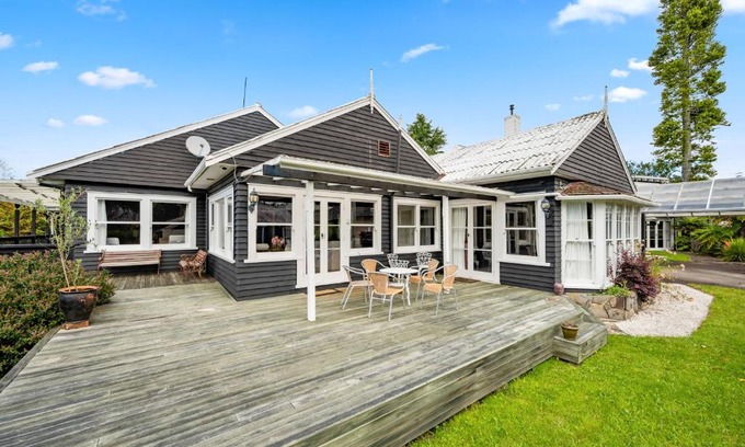 Springfield House | Springfield Rise Lodge - Rotorua Holiday Home
