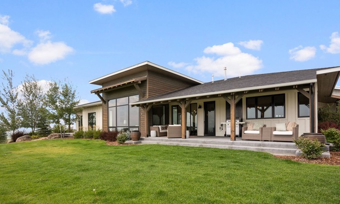 Bozeman House | Springhill Reserve Retreat - Luxury Home with Huge Gallatin Valley Views