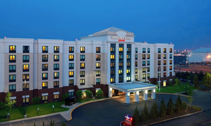 Newark Hotel | SpringHill Suites by Marriott Newark Liberty International