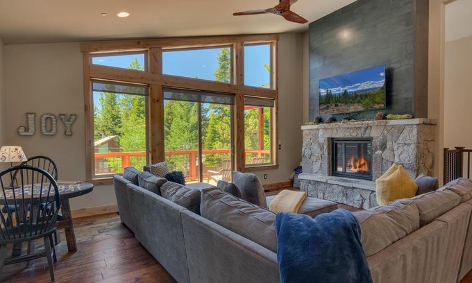 Truckee House | Spruce Haven by Tahoe Getaways at Tahoe Donner - Luxury Pet Friendly Cabin w Private Hot Tub