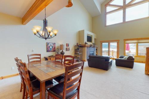 Fraser House | Spruce Ridge Retreat