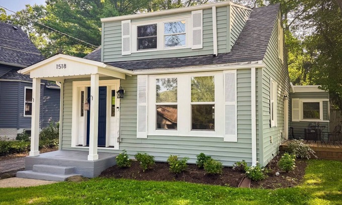 St. Charles House | St. Charles Riverview Retreat