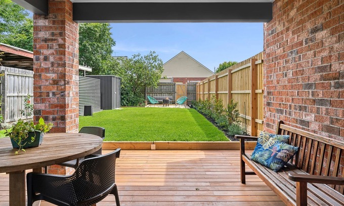 Rippleside House | St Helens I Stunning Family Townhouse in Geelong
