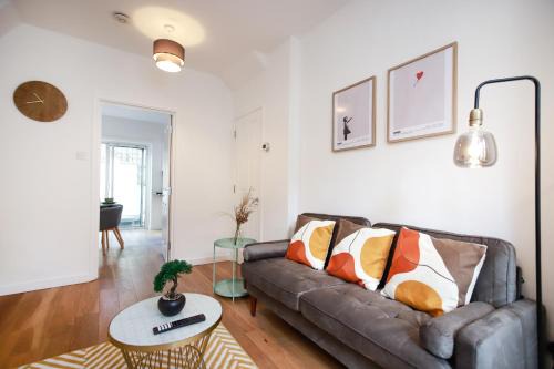 Easton Apartment | St Marks Place by N And N Stays Ltd Great location, Perfect For Contractors & Workers, Free on-street Parking, Fast Wifi and close to local restaurants and bars
