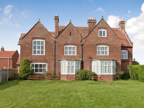 Bacton House | St Peters Court