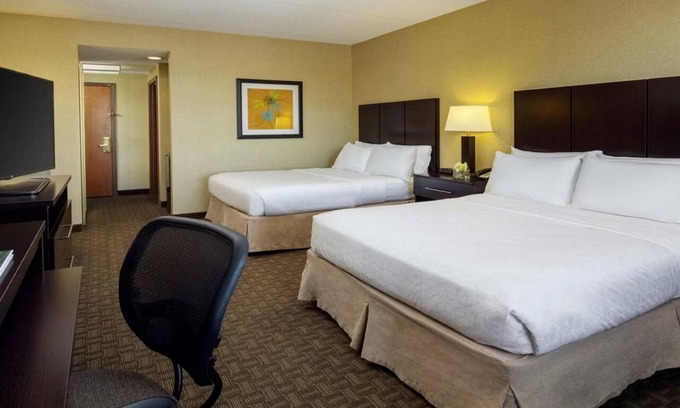 Ocotillo Hotel | Standard 2 Queens at Holiday Inn Chandler - Outdoor Pool & Pets Are Welcome