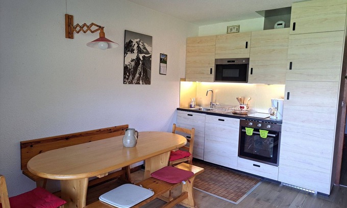Albiez-le-Vieux Apartment | Standard apartment with balcony, parking, and elevator in Albiez-Montrond