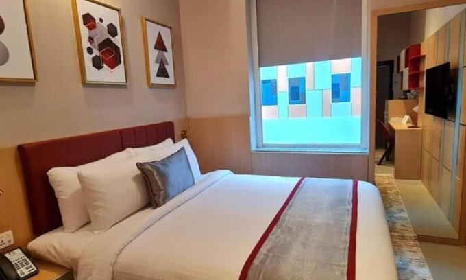 Academic City Apartment | Standard Room Near University of Birmingham Dubai