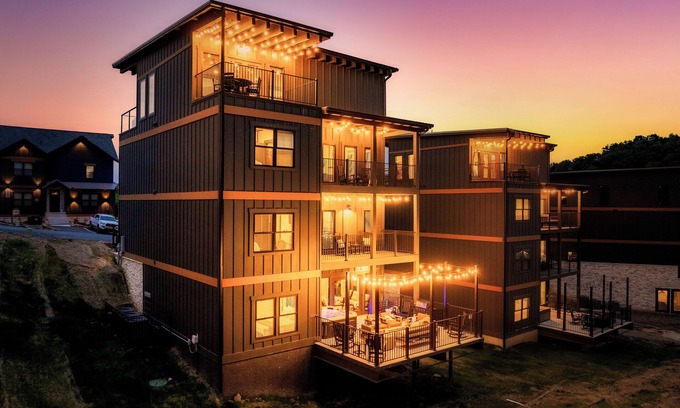 Sevierville House | Star Gazer Luxury Rooftop Cabin