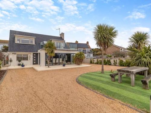 Holland-On-Sea House | Star of the Sea - Beach House