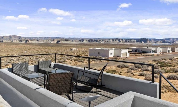 Greenehaven House | Stargazer - Rooftop Deck, Hot Tub and Telescope