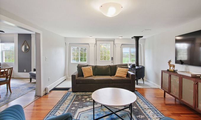 Etna House | Stargazing Retreat Between Ithaca & Cortland: Hot Tub, Pickleball & Fire Pit