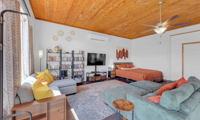 Claunch Apartment | Starry Sky + Serene Setting: Rural New Mexico Gem