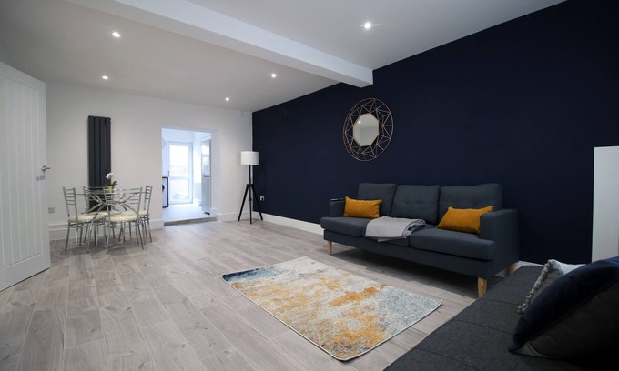 Mountain Ash House | Station Terrace by Tŷ SA