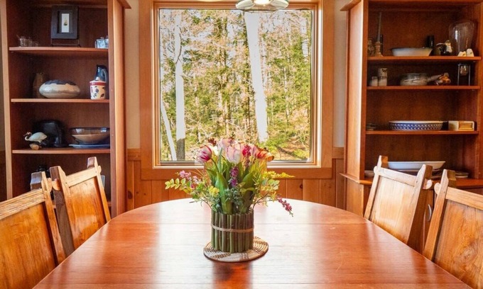 Glendale House | Stay Lakeside This Summer!