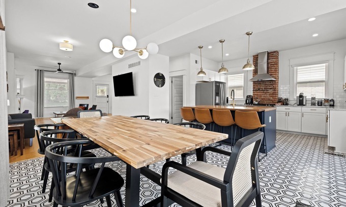 Hanover Place House | Stay on Main - Home Near Plaza, Westport & Downtown