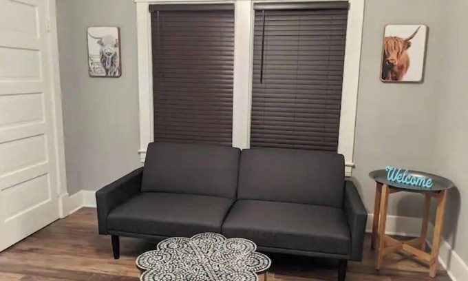 Clarksville Apartment | Stay on the sunny side of Downtown Louisville!