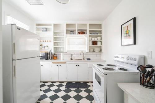 Sunnyside House | Stay Portland - Charming East Portland Base, Explore and Unwind
