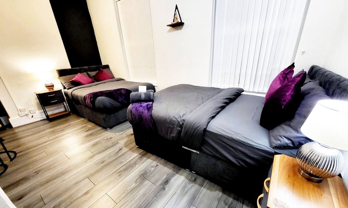 Hull Hotel | Stay Sleep Rest - Grove Haven