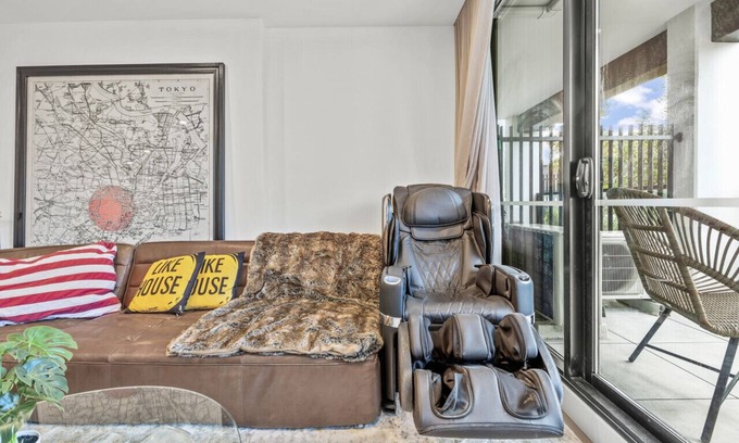 Oakleigh House | StayAU Modern 2BR Townhouse