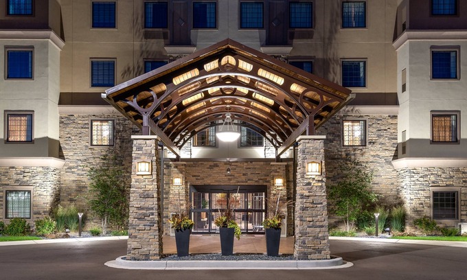 Altoona Hotel | Staybridge Suites Eau Claire - Altoona by IHG