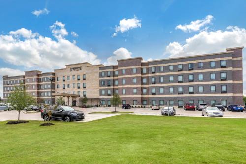 South Arlington Hotel | Staybridge Suites Grand Prairie Near Epic Central by IHG