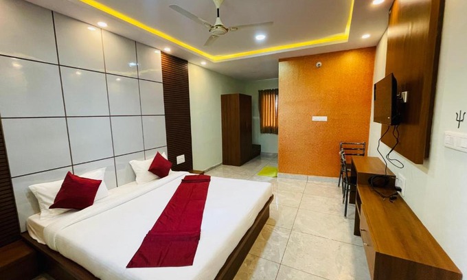 Mysore Hotel | STAYMAKER Yashaswini Residency