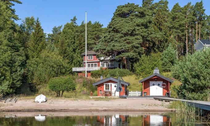 Stavsnas House | Staynordic | Archipelago house with private beach and jetty | SE13001
