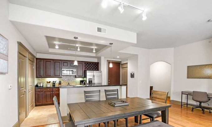 SouthPark Condo | StaysByWalker SouthPark Lux 2BR -KingBeds/Pool/Gym