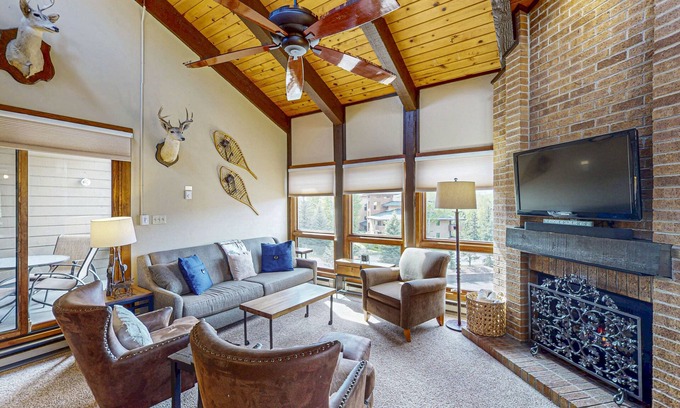 Steamboat Springs Ski Chalet | Steamboat Springs condo with pool, hot tub & balcony