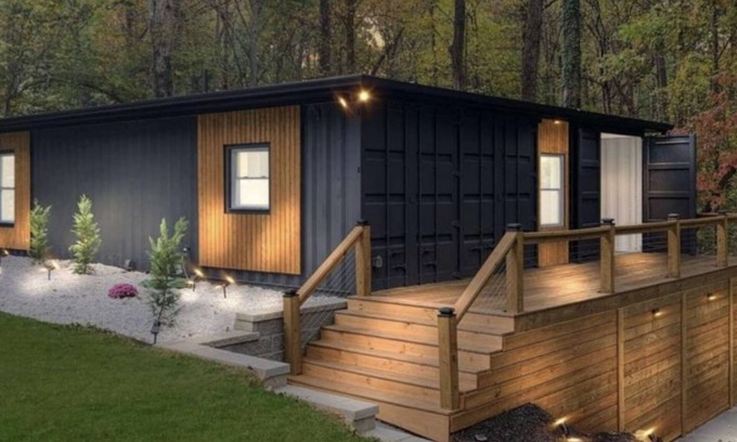 Woodstock House | Steel House: City, Lake, Main St & Mountain Gem Close to All Attractions