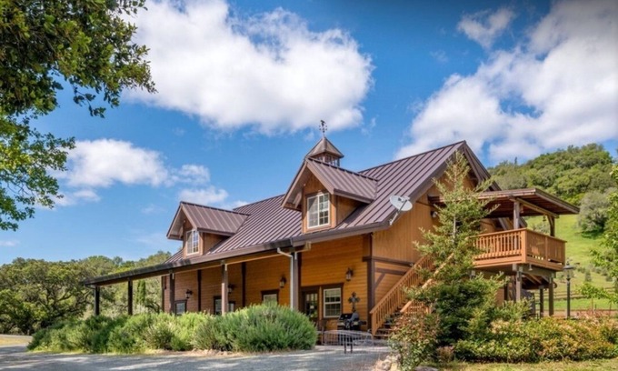 Santa Rosa House | Steelhead Creek Vineyards Rustic Working Barn