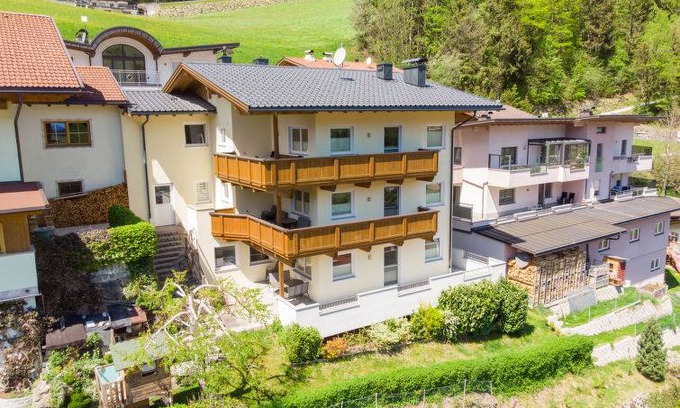 Hippach Apartment | Stefan (H83BP9C)