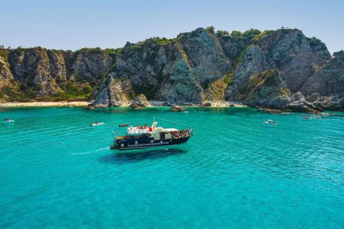 Parghelia Apartment | Stefano apartment 2km Tropea boat cruise included