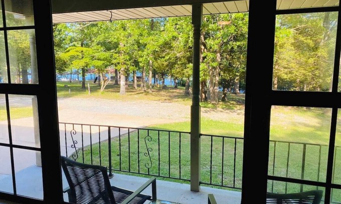 Bull Shoals House | Steps to the water at Bull Shoals Lake!