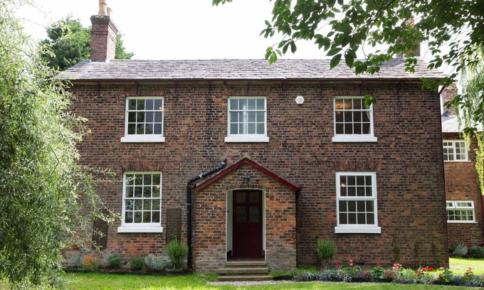 Altrincham House | Stock Farm A quintessential Cheshire Farmhouse