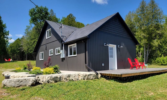 Stokes Bay Cottage | Stokes Bay Getaway near Tobermory & Lions Headnpermit#STA-2024-63n