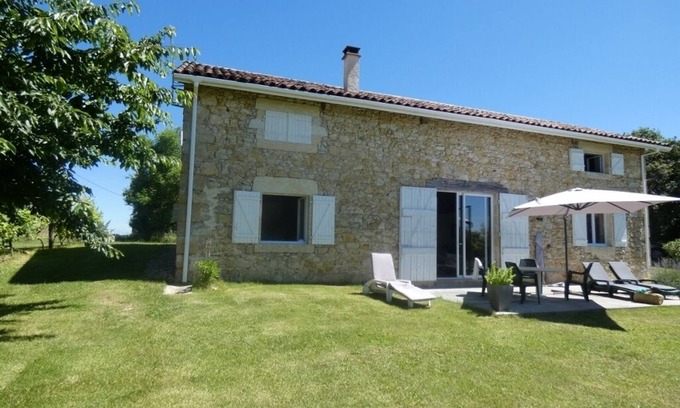 Larressingle House | Stone barn converted into gite near Condom in a quiet hamlet