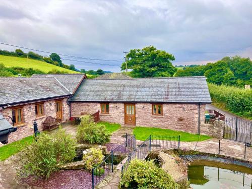 Usk House | STONE BUILT BARN in a beautiful RURAL setting
