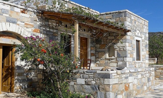 Moutsouna House | Stone-built houses Azalas, very quiet, directly by the beach, with fireplace