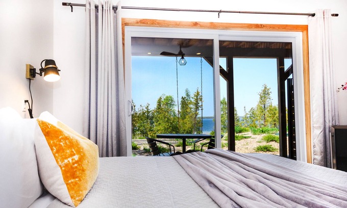 Tobermory Bed & Breakfast | Stone Cove Waterfront Adults Only B&B