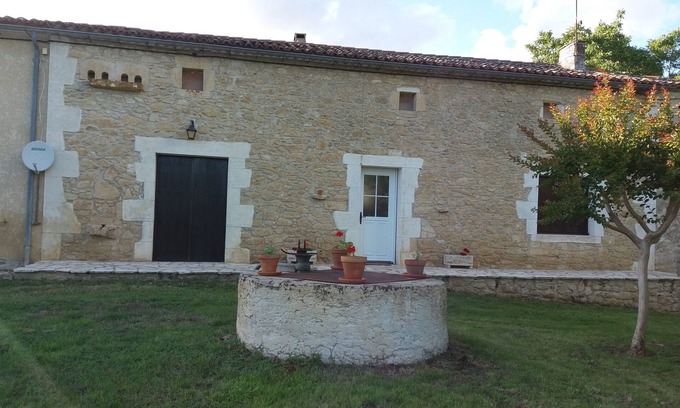 Castillon - Pujols Intercommunalite House | Stone house in the countryside 2 bed.