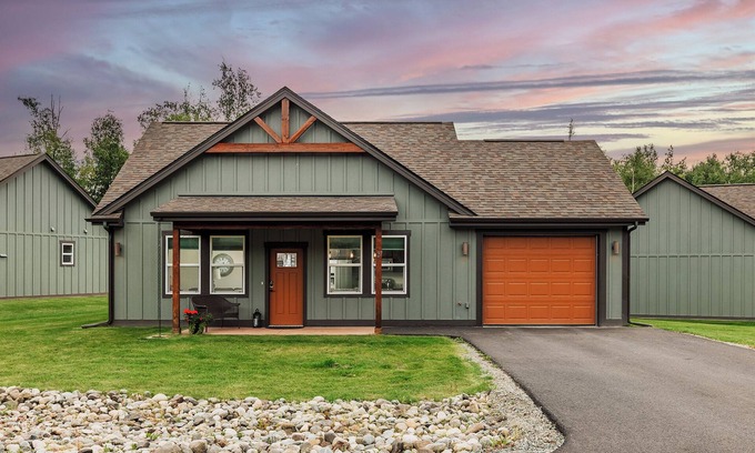 Wasilla Cottage | Stoneridge Place Cottage #3 - Vacation or Executive Retreat 2BR 2BA Garage!