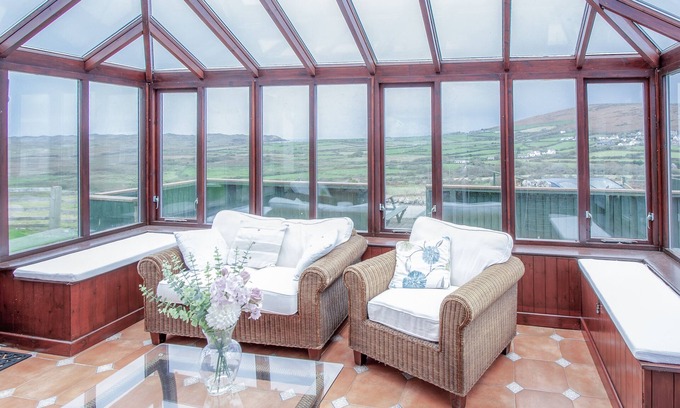 Llangennith House | Stormy Castle - 6 Bedroom - Llangenith